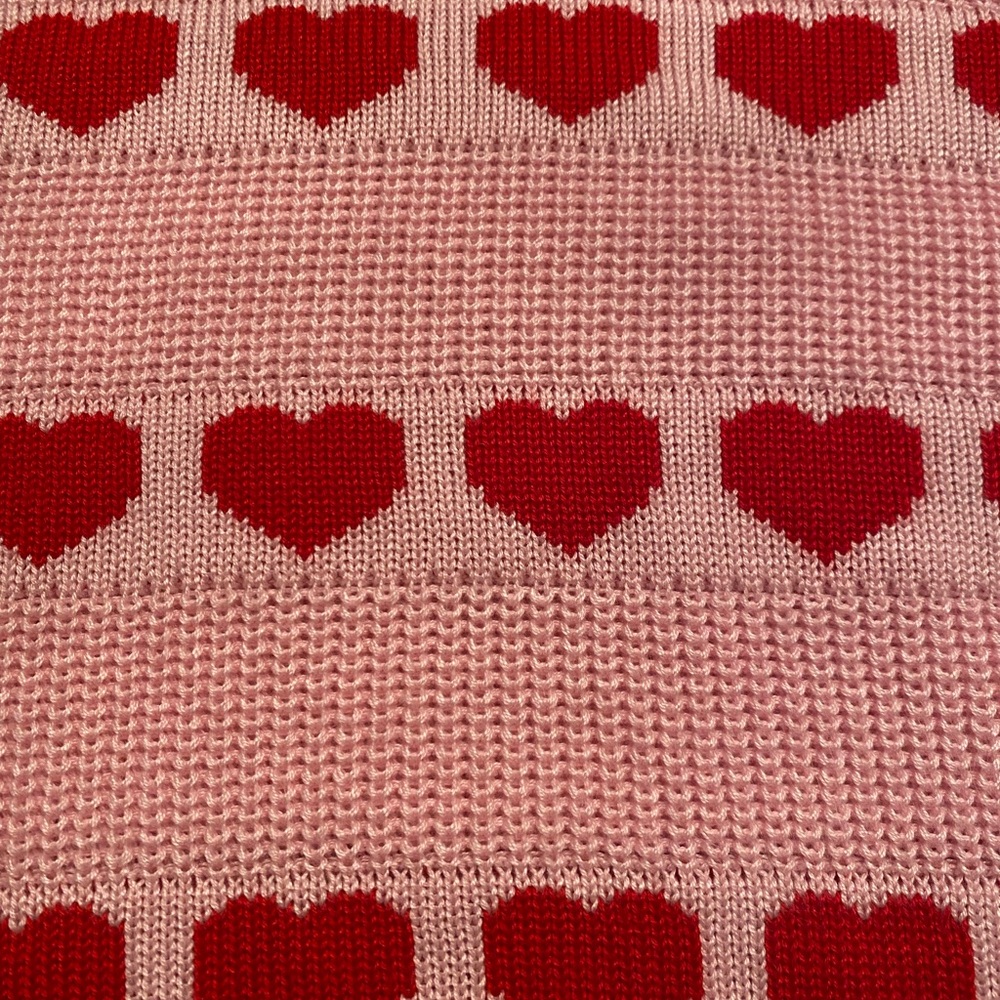 Pink Heart 🩷 Pattern Sweater - Picture 4 of 9